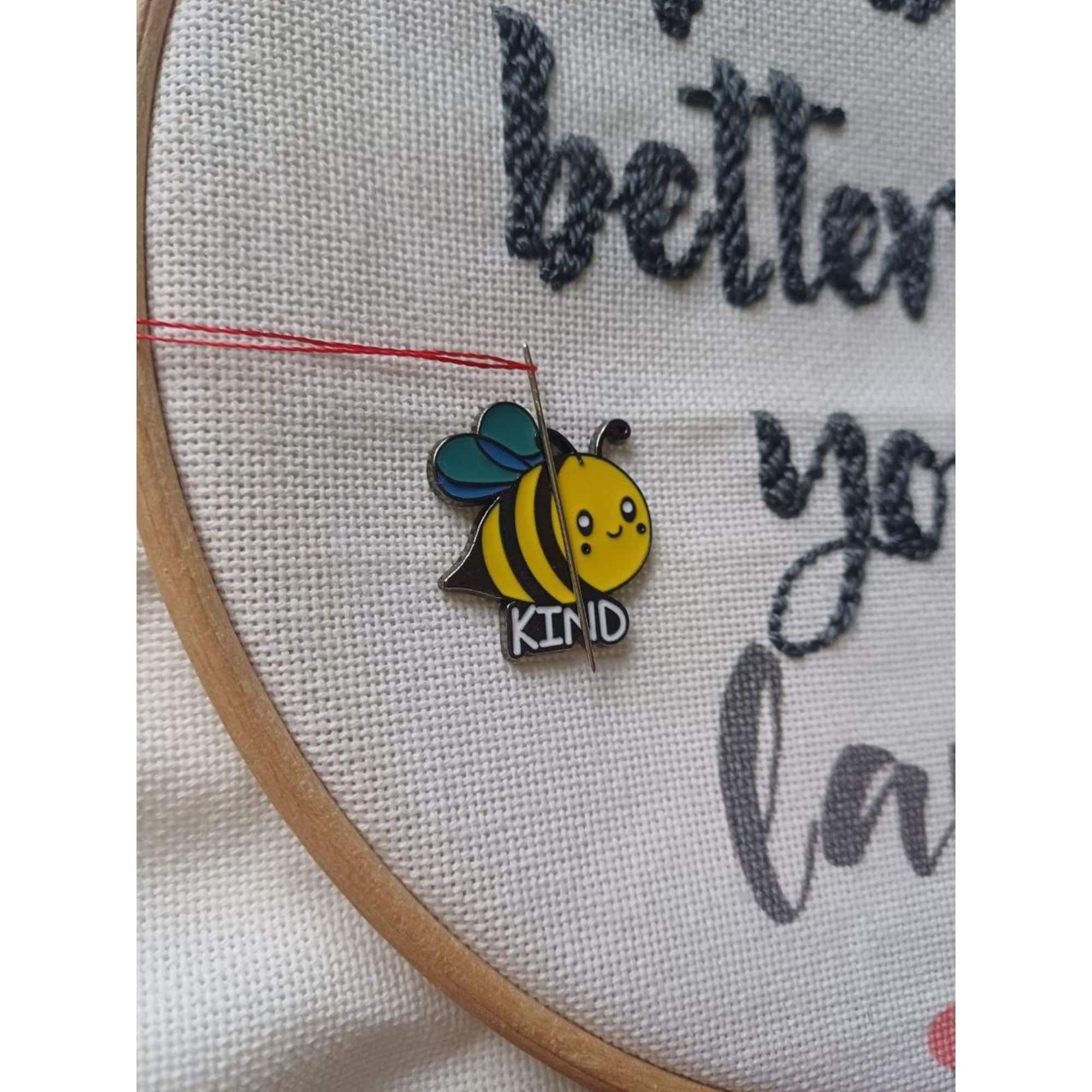 Wizardi 4/5" Bee Magnetic Needle Minder